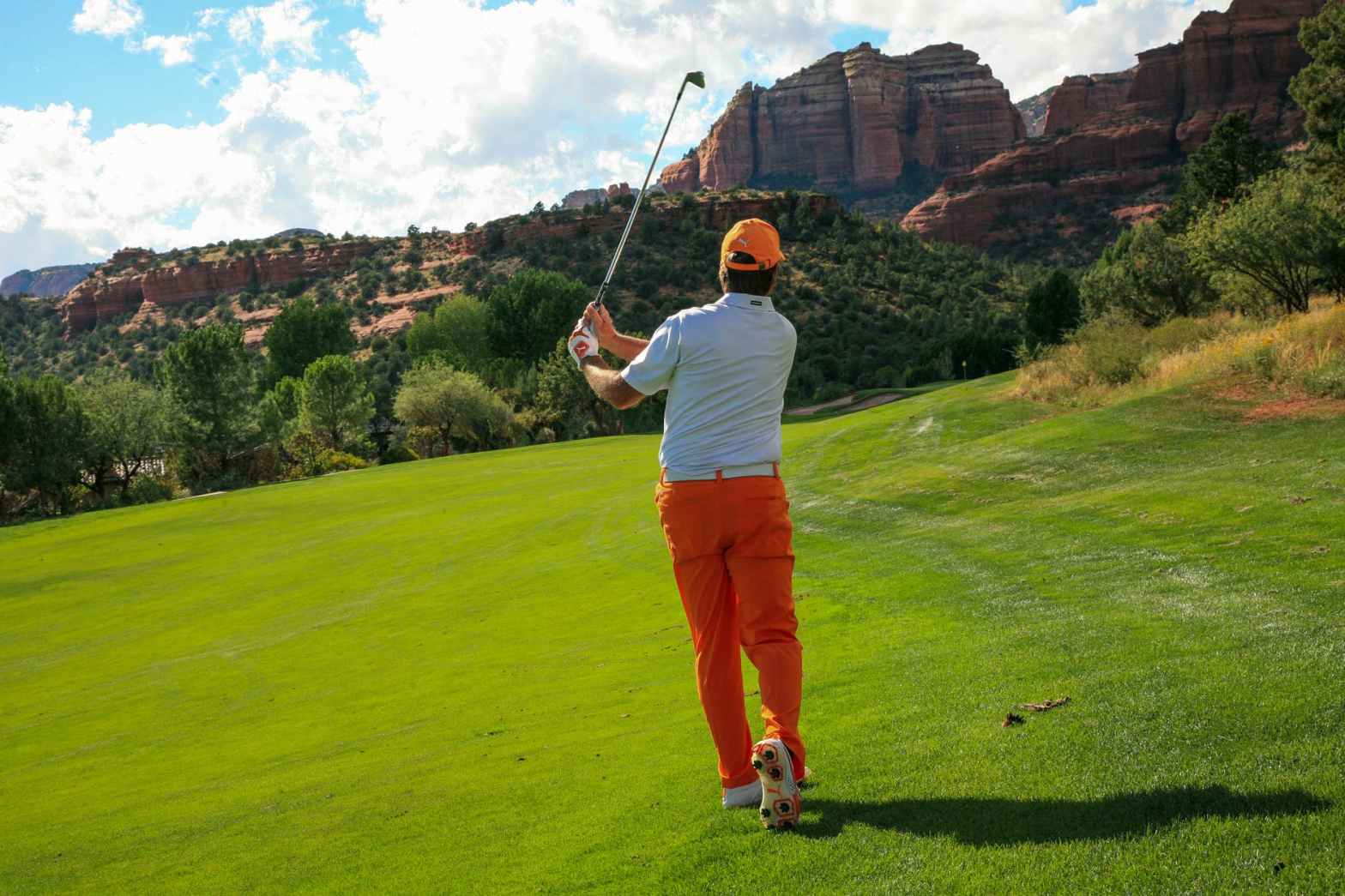 photography of man playing golf